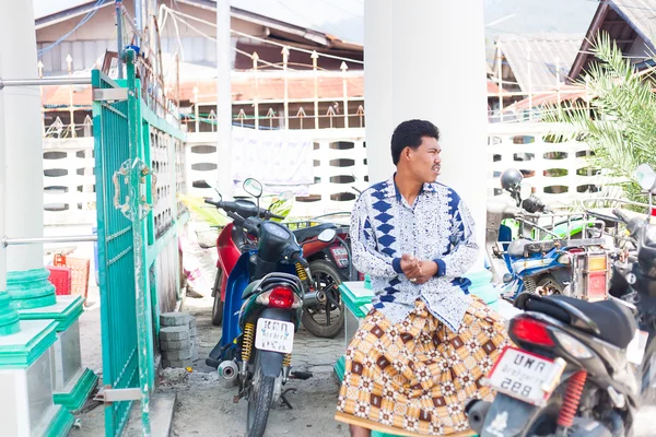 3 JAN 2014  THAILAND, Koh Samui. People in Muslim fisherman vill — Stock Photo, Image