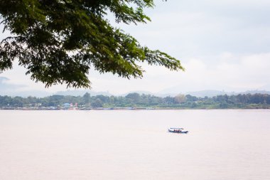 Mekong Nehri yerde altın üçgen adlı