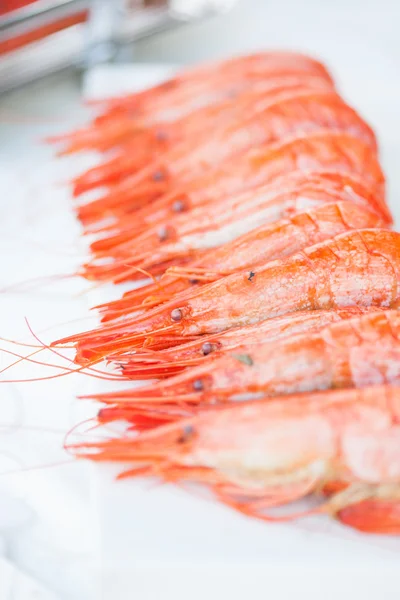 King prawns on a banquet. Starters table — Stock Photo, Image