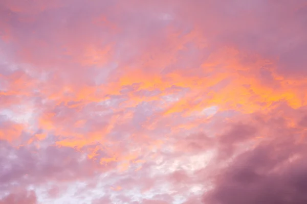 カラフルな曇り夕焼け空 — ストック写真