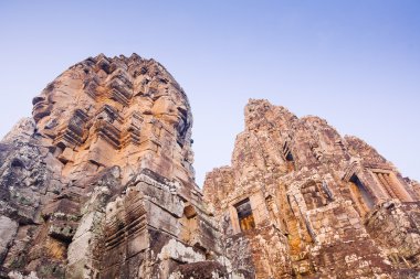 Taş yüzü heykeli antik Bayon Tapınağı Angkor Thom, Cambodia.