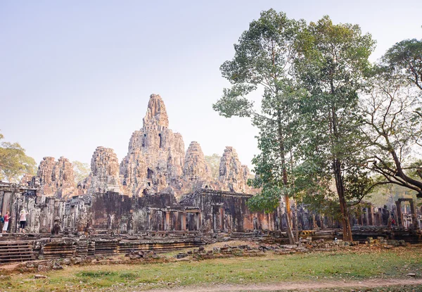 在复杂的吴哥巴戎寺，柬埔寨，暹粒 — 图库照片