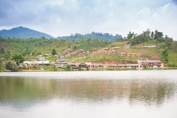 Dorf in der Nähe von mae hon song, Thailand — Stockfoto