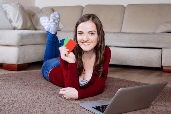 Happy woman doing online shopping — Stock Photo, Image