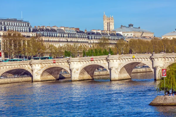 Pont neuf, Brücke in Paris — Stockfoto