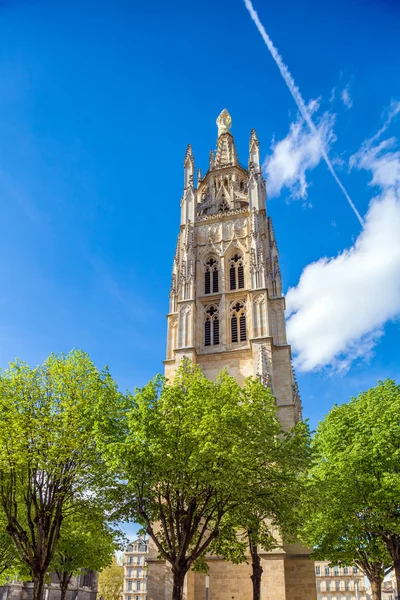Höga gotiska klocktornet Catherdal, Bordeaux — Stockfoto