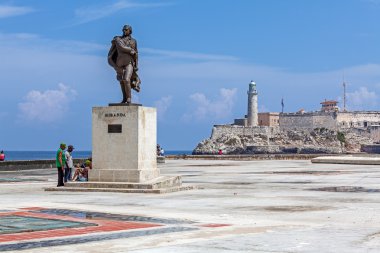 Havana, Küba - 1 Nisan 2012: Miranda anıt ve Küba'nın grubu