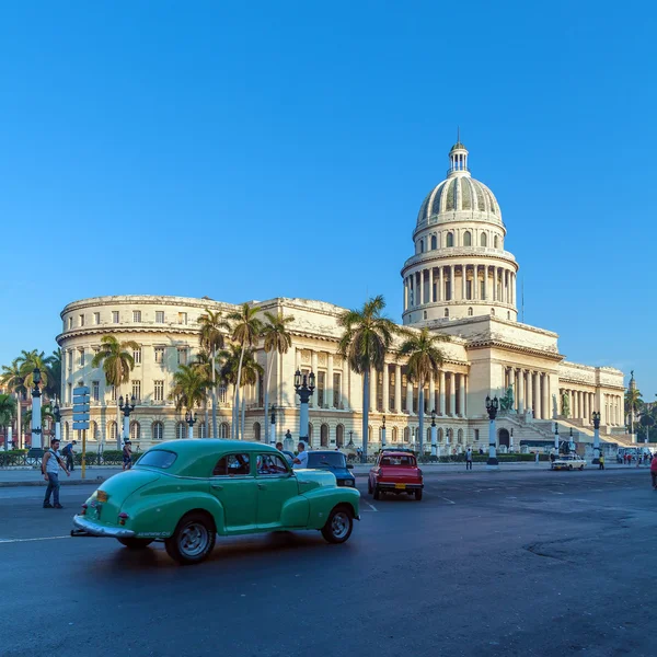HAVANA, CUBA - APRIL 2, 2012: Heavy traffic with vintage cars Stock Picture