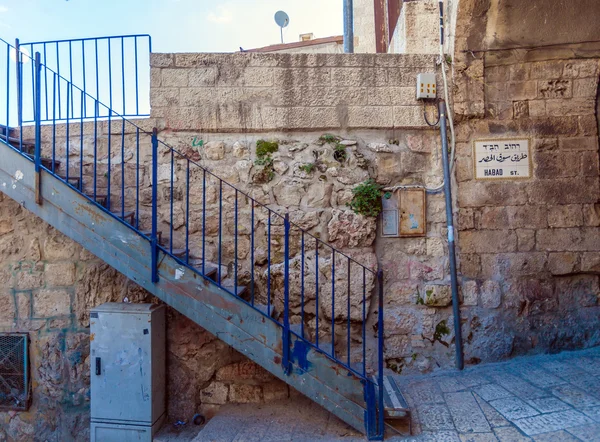 Ladder, beginnen met het punt van de excursie van de dak in Old City, Jeruzalem, Is — Stockfoto
