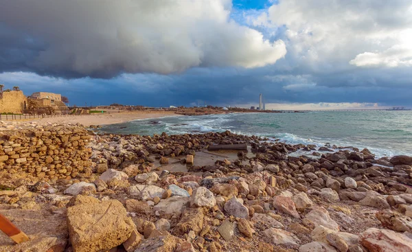 Costa do Mar e Ruínas de Cesareia Maritima, Israel — Fotografia de Stock