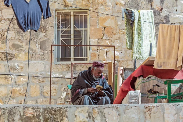 ИЕРУСАЛИМ, Израель - 15 февраля 2013 года: Священник эфиопского ортопеда — стоковое фото