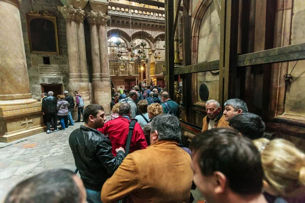 JERUSALEM, ISRAEL - 15 DE FEBRERO DE 2013: Turistas esperando en filas — Foto de Stock