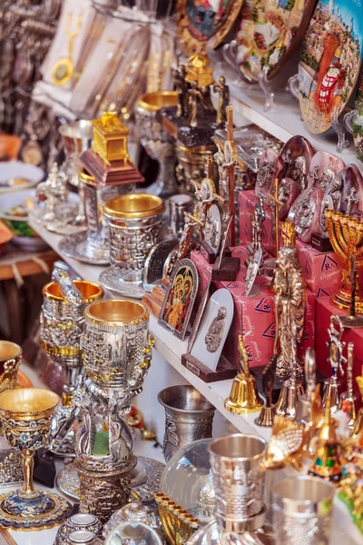 JERUSALEM, ISRAEL - 16 DE FEBRERO DE 2013: Tienda de recuerdos en la calle — Foto de Stock