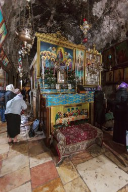 Kudüs, İsrail - 16 Şubat 2013: Sarcoph'a giren turistler