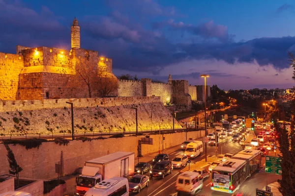 JERUSALEM, ISRAEL - FEBRUARY 19, 2013: Cars driving near Walls o — Stock Photo, Image