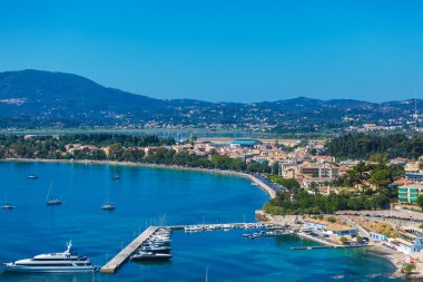 Marina Yat, Corfu şehir ile