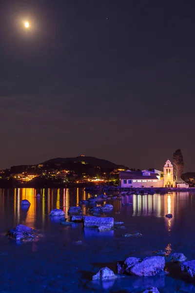 Escena nocturna del monasterio de Vlacherna y la isla de Pontikonisi, Kan —  Fotos de Stock