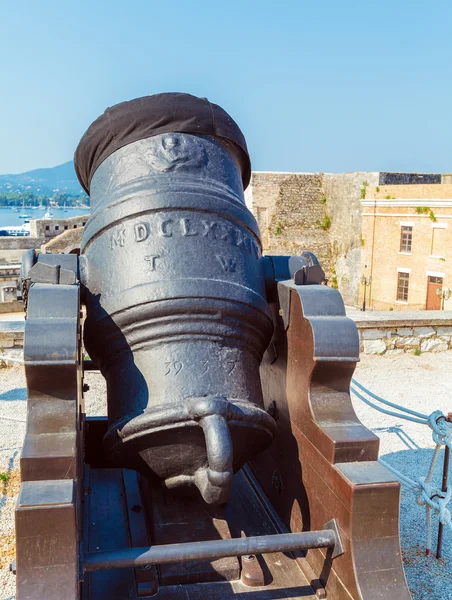 Antika canon inuti gamla fästningen, kerkyra, Korfu, Grekland — Stockfoto
