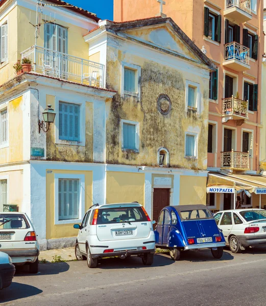 CORFU, GRECIA - 13 LUGLIO 2011: I nativi e la passeggiata turistica — Foto Stock