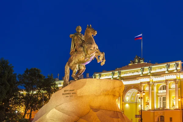 Bronz atlı heykeli, gece, saint petersburg, Rusya Federasyonu — Stok fotoğraf