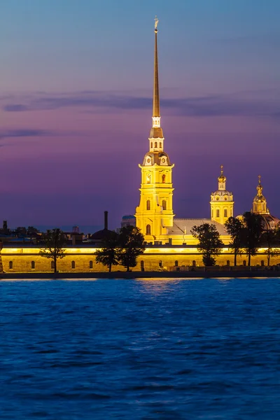 Paul en Peter kathedraal van White Night, Saint Petersburg — Stockfoto