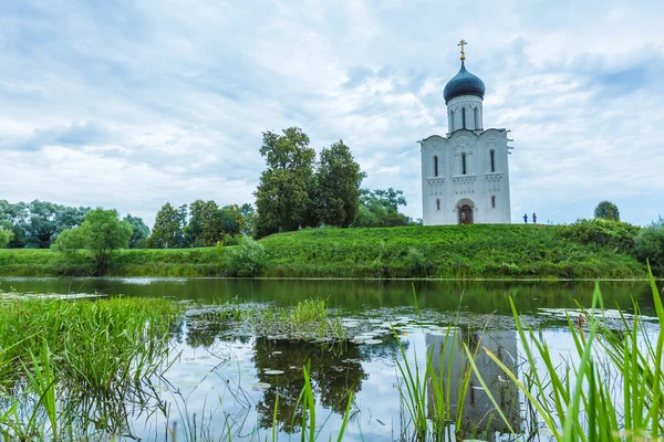 Cerkiew opieki Matki Bożej na Nerli (1165) — Zdjęcie stockowe