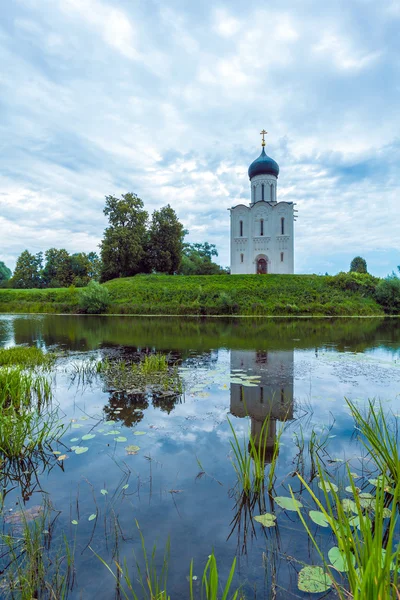 Cerkiew opieki Matki Bożej na Nerli (1165) — Zdjęcie stockowe