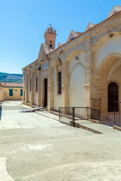 Beroemde omodos klooster in cyprus — Stockfoto