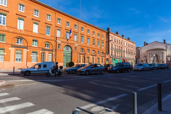 Toulouse, Fransa - 1 Nisan 2011: Ol sokaklarında, yoğun trafik — Stok fotoğraf