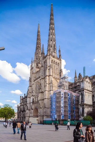 BORDEAUX, FRANÇA - 4 de abril de 2011: Franceses caminhando perto de Sai — Fotografia de Stock