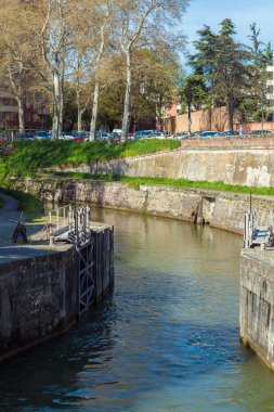 Canal du Midi, Toulouse, Fransa için eski kapılar