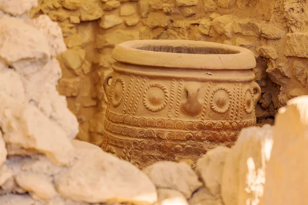 Pithoi, o tarros de almacenamiento, en el palacio de Knossos, Creta — Foto de Stock