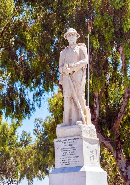 Statue of the Unknown Soldier In the centre of Eleftherias Squar — Stock Photo, Image