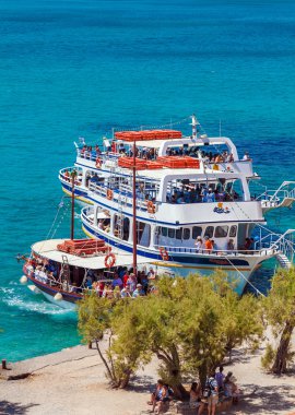 Agios Nikolaos, Yunanistan - 31 Temmuz 2012: Cruise tekne bilgisiyle ile