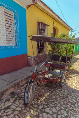 Eski şehir, Trinidad evlerin yakınındaki bisiklet taksi