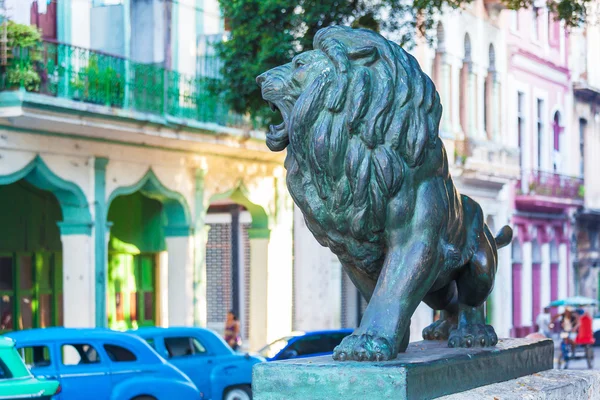 Leeuw beelden (1927) op de Paseo del Prado, Havana — Stockfoto