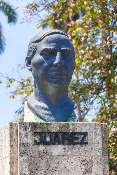 HAVANA, CUBA - APRIL 1, 2012: Monument of Mexico liberator Mexic — Stock Photo, Image
