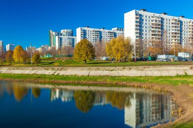 Altın sonbahar ve modern daire evler, Moskova, Rusya Federasyonu