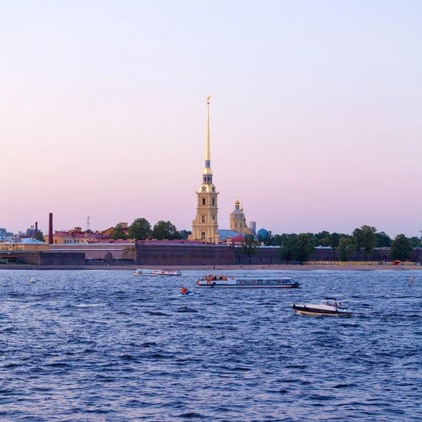 Петропавловская крепость и Нева, Санкт-Петербург — стоковое фото