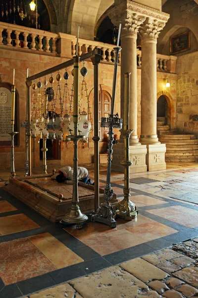 Steen van unction, tempel van de Heilige Sepulchure in Jeruzalem — Stockfoto