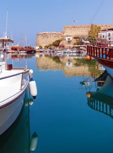 Marina e Castello di Kyrenia (XVI sec.), Cipro del Nord — Foto Stock