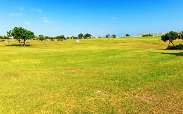 培训高尔夫球场的范围拍摄，塞浦路斯 — 图库照片