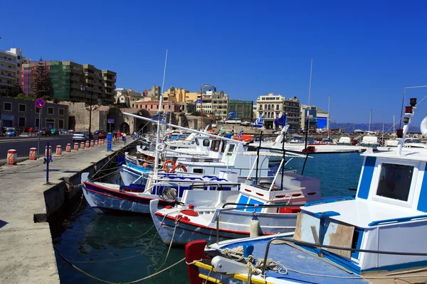 Barcos de pesca e Heraklion Promenade, Creta — Fotografia de Stock