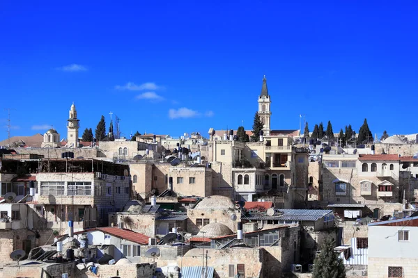 Telhados da Cidade Velha com Santo Sepulcro Chirch Dome, Jerusalém — Fotografia de Stock