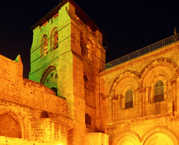 Pyhän Sepulchren katedraali yöllä, Jerusalem — kuvapankkivalokuva