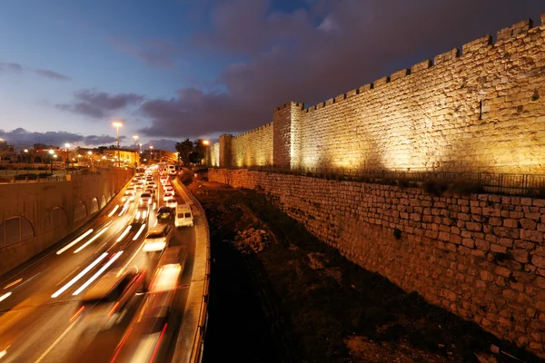 Väggarna i Ancient City på natten, Jerusalem — Stockfoto