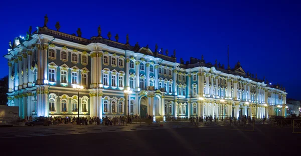 Vinterpalatset vid aftonen, Sankt Petersburg — Stockfoto