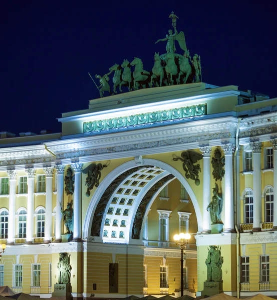 A palota tér, a Saint-Petersburg általános személyzet épület — Stock Fotó