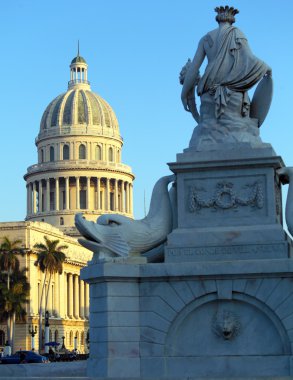 Capitol Binası ve Fuente de la Hindistan, Havana