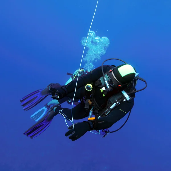 Divers at 5-minute Stop — Stock Photo, Image